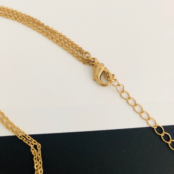 Sea foam colored long strain necklace - Picture 4 of 8